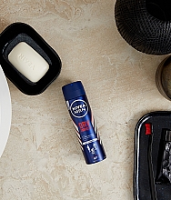 Дезодорант спрей антиперспирант "Мощная защита" для мужчин - NIVEA Deodorant Dry For Men — фото N5