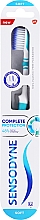 Парфумерія, косметика Зубна щітка з м'якою щетиною, блакитна - Sensodyne Complete Protection Soft