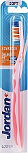 Парфумерія, косметика Зубна щітка м'яка, рожева - Jordan Advanced Soft Toothbrush