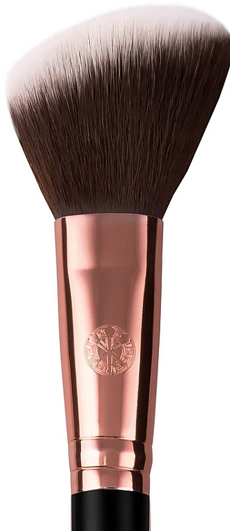 Кисть для румян, E113, черная - Luvia Cosmetics Blush Brush Black — фото N2