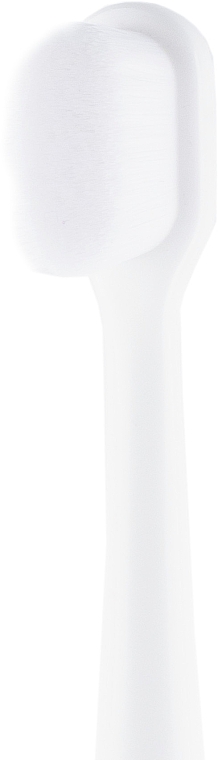 Зубна щітка з мікрофібри, м'яка, біла - Kumpan M02 Microfiber Toothbrush — фото N2
