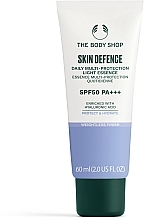 Парфумерія, косметика Захисний лосьйон для обличчя - The Body Shop Skin Defence Daily Multi-protection Light Essence SPF 50+ PA++++