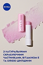 Скраб-бальзам для губ з олією шипшини - NIVEA Caring Scrub Super Soft Lips Rosehip Oil + Vitamin E — фото N5