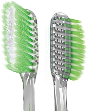 Зубная щетка "Шелковые нити", мягкая, зеленая - Colgate Slim Soft Advanced — фото N3