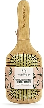 Бамбукова щіточка для розчісування волосся - The Body Shop Large Bamboo Paddle Hairbrush — фото N1
