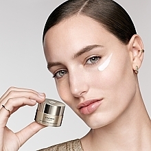 Крем-ліфтинг для шкіри навколо очей - Lancaster Golden Lift Eye-Lifting Cream — фото N9