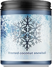 Парфумерія, косметика Аромасвічка "Frosted Coconut Snowball" - Bath and Body Works