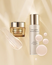 Мультифункціональний лосьйон для обличчя - Estee Lauder Revitilizing Supreme + Radiance Power Soft Milky Lotion — фото N2