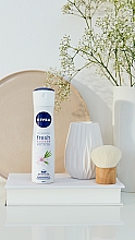 Дезодорант-спрей для тела - NIVEA Anti-Respirant Fresh Blossom Fresh Skin Feel Flower Bouquet & Lemongrass Scent — фото N2