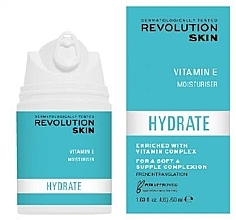 Парфумерія, косметика Зволожувальний крем для обличчя - Revolution Skincare Hydrate Vitamin E & B3 Moisturiser