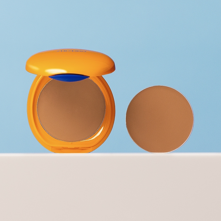 Солнцезащитное компактное тональное средство - Shiseido Tanning Compact Foundation SPF10 (сменный блок) — фото N8