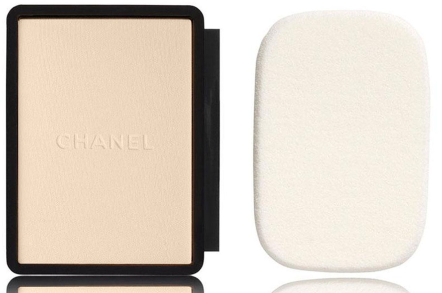 УЦЕНКА Воздушная крем-пудра - Chanel Vitalumiere Compact Douceur SPF 10 (сменный блок) *