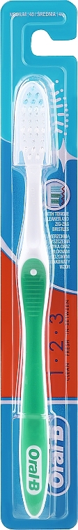 Зубна щітка середньої жорсткості 40, зелена - Oral-B Clean Fresh Strong — фото N1