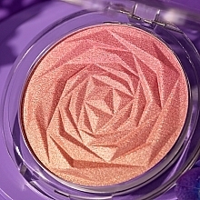 Рум'яна для обличчя - Essence In The Bloom'light Blushlighter — фото N4