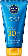 Духи, Парфюмерия, косметика Солнцезащитный крем-гель "Защита и сухое прикосновение" SPF 30 - NIVEA SUN Protect & Dry Touch