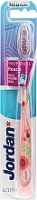 Духи, Парфюмерия, косметика Зубная щетка medium, серо-розовая с цветами - Jordan Individual Reach Toothbrush