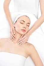 Масажний крем для всіх типів шкіри - Christina Massage Cream — фото N4