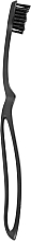 Зубная щетка «Луп Блек Вайтенинг», черная - Megasmile  — фото N2