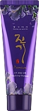 Регенерирующий премиальный шампунь для волос - Daeng Gi Meo Ri Vitalizing Premium Shampoo — фото N1