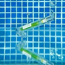 Двухфазное масло для губ - Catrice Poolside Of Life Bi-Phase Lip Oil — фото N4