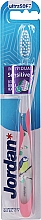 Зубная щетка мягкая, розовая с птичкой - Jordan Individual Sensitive Ultrasoft — фото N1