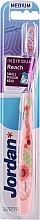Зубна щітка середньої жорсткості, з захисним ковпачком, рожева з квіткою - Jordan Individual Reach Toothbrush — фото N1