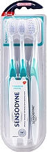 Набор зубных щеток, экстрамягкие - Sensodyne Advanced Clean Extra Soft Toothbrush — фото N2