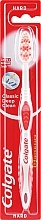 Зубная щетка жесткая "Classic", красная - Colgate Classic Deep Clean Hard — фото N1