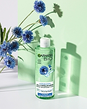 Мицеллярная вода с экстрактом василька для всех типов кожи - Garnier Bio Soothing Cornflower Micellar Water — фото N4