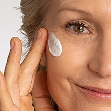 Ночной восстанавливающий антивозрастной крем для лица с эффектом лифтинга - Lancome Renergie Multi-Lift Night Cream  — фото N4