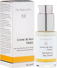 Денний відновлювальний крем - Dr. Hauschka Revitalising Day Cream — фото N4