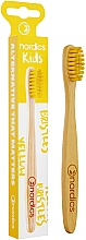 Парфумерія, косметика Дитяча бамбукова зубна щітка, м'яка, з жовтою щетиною - Nordics Bamboo Toothbrush