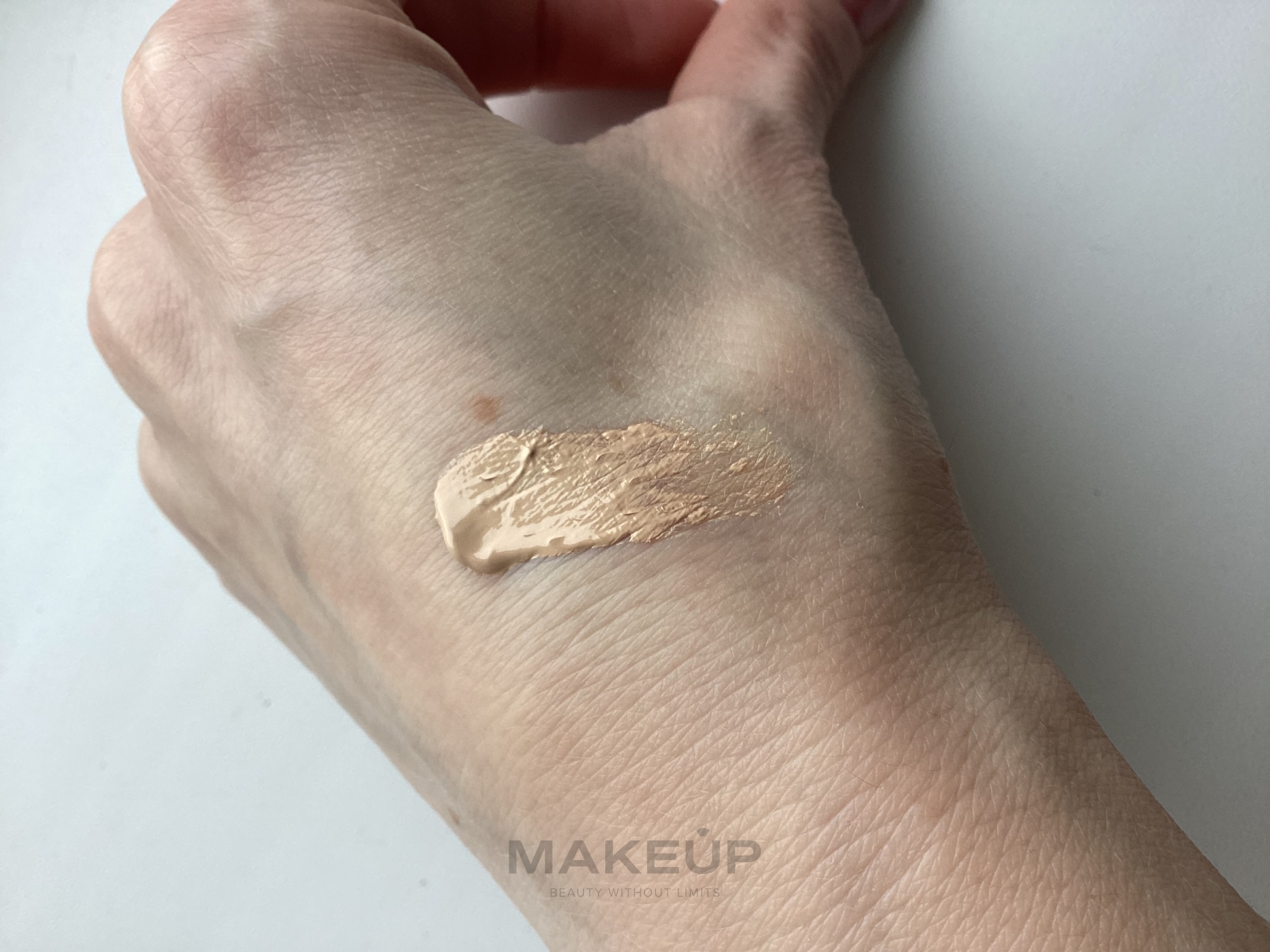 Max Factor Miracle Pure Skin-Improving Foundation SPF30 PA+++ - Тональна  основа: купить по лучшей цене в Украине | Makeup.ua