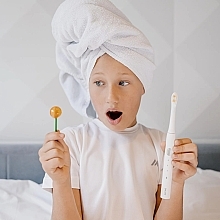 Детская электрическая звуковая зубная щетка, белая - Smiley Light Kids — фото N8