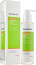 Пінка для шкіри, схильної до жирності - Real Barrier Control-T Cleansing Foam — фото N2
