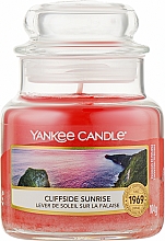 Духи, Парфюмерия, косметика Ароматическая свеча в банке - Yankee Candle Classic Cliffside Sunrise
