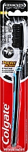 Парфумерія, косметика Зубна щітка середньої жорсткості "Деревне вугілля", чорно-блакитна - Colgate Double Action Charcoal Medium Toothbrush