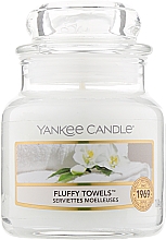 Парфумерія, косметика Ароматична свічка "Пухнасті рушники" - Yankee Candle Fluffy Towels