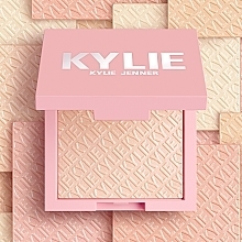 Пудра з ефектом сяйва - Kylie Cosmetics Kylighter Pressed Illuminating Powder — фото N5