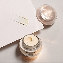 Крем для глаз - Shiseido Benefiance Wrinkle Smoothing Eye Cream — фото N5