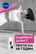 Антиперспірант кульковий "Чорне та біле. Невидимий" - NIVEA Invisible Black & White Original — фото N4