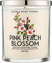 Духи, Парфюмерия, косметика Ароматическая свеча в стакане "Pink Peach Blossom" - Bath & Body Works Pink Peach Blossom Scented Candle